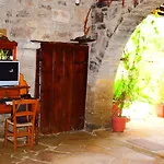 Vasilopoulos House * Tochni